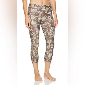 O'Neill Hybrid Floral Leggings capris- Brown and Yellow
